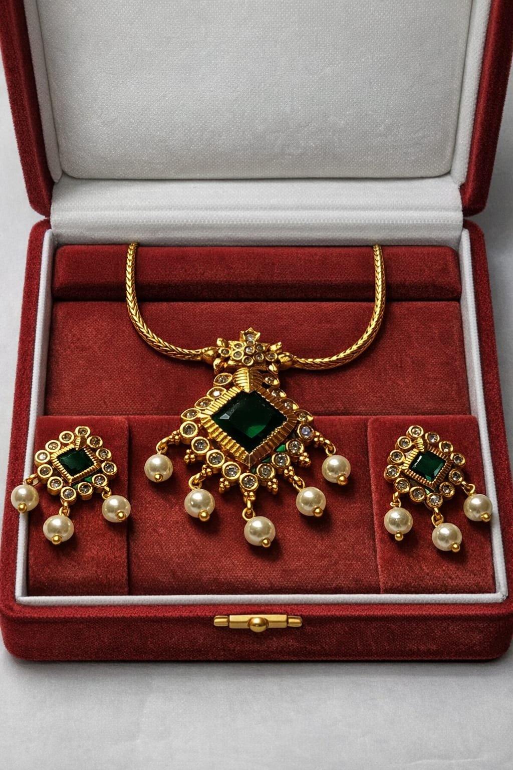 Emerald Green Kundan Pearl Drop Necklace Set